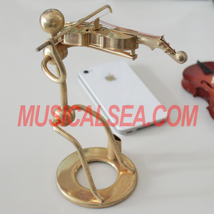 violinist figurine